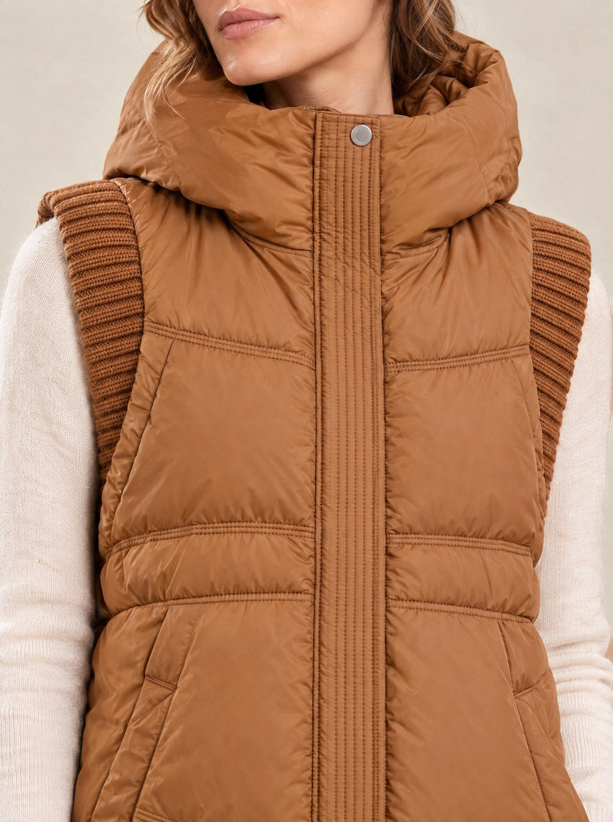 Berthe Gilet, detail of the hood and knit panels