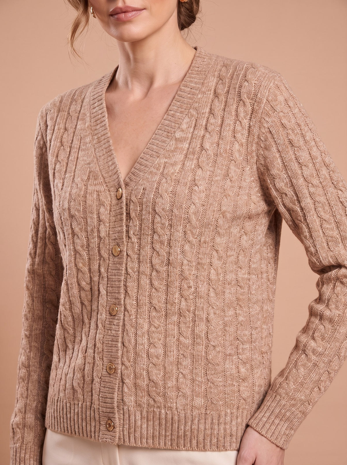 Gilet Edwige détail des boutons et de la maille torsadée