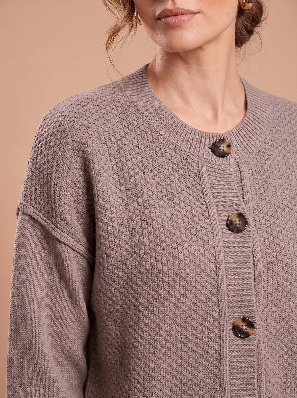 Gilet Pierrette détail de la maille et des boutons