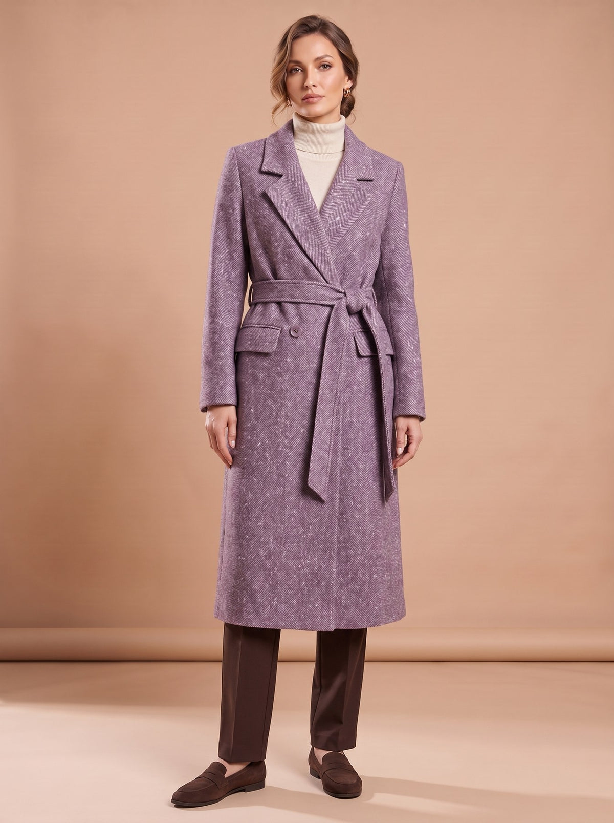 Manteau long mauve porté