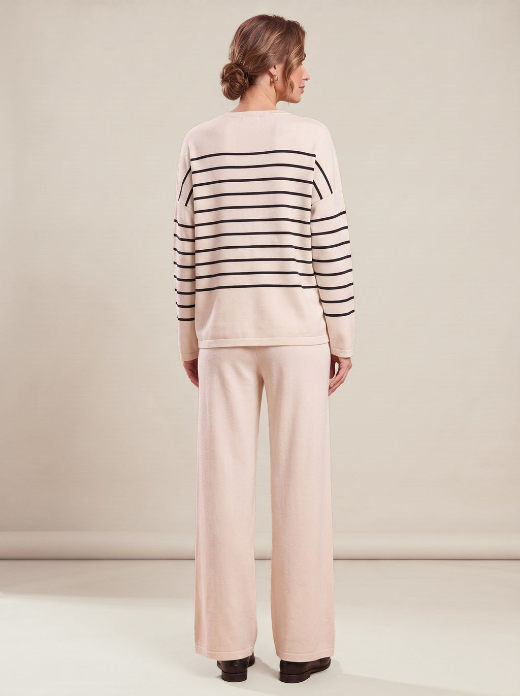 Aurélie Set, back view