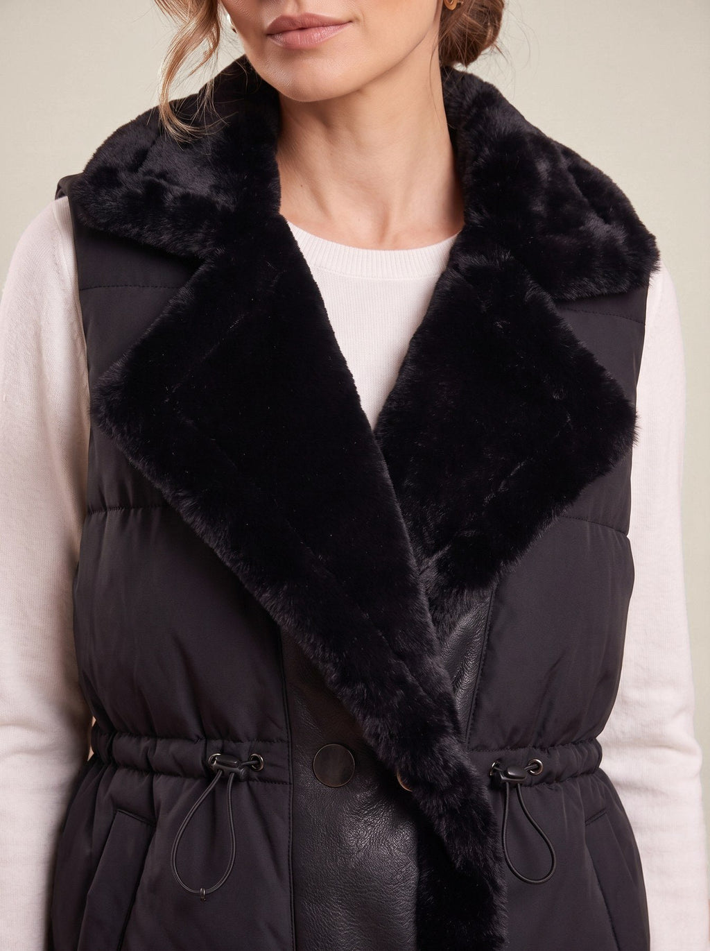 Huguette Gilet, detail of the collar