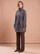 Manteau Mi-Long Gris vu de trois-quarts