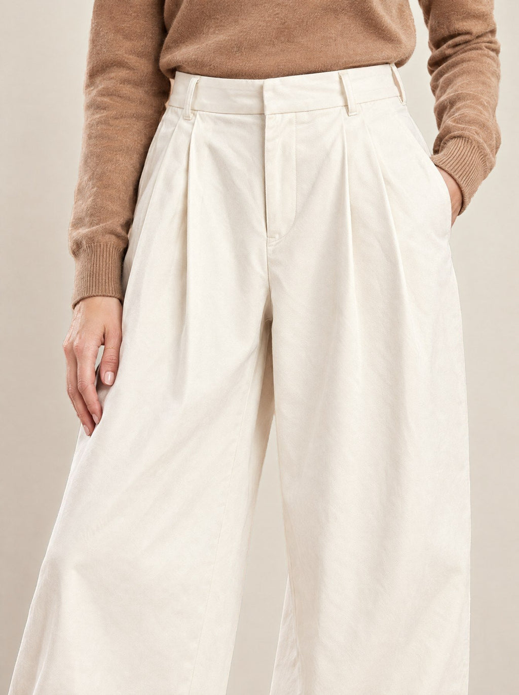 Geneviève Trousers, detail of the pleats and high waist