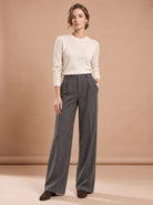 Pantalon Gris porté
