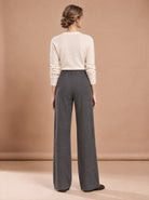 Pantalon Gris vu de dos