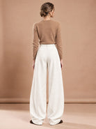 Pantalon Large Beige vu de dos
