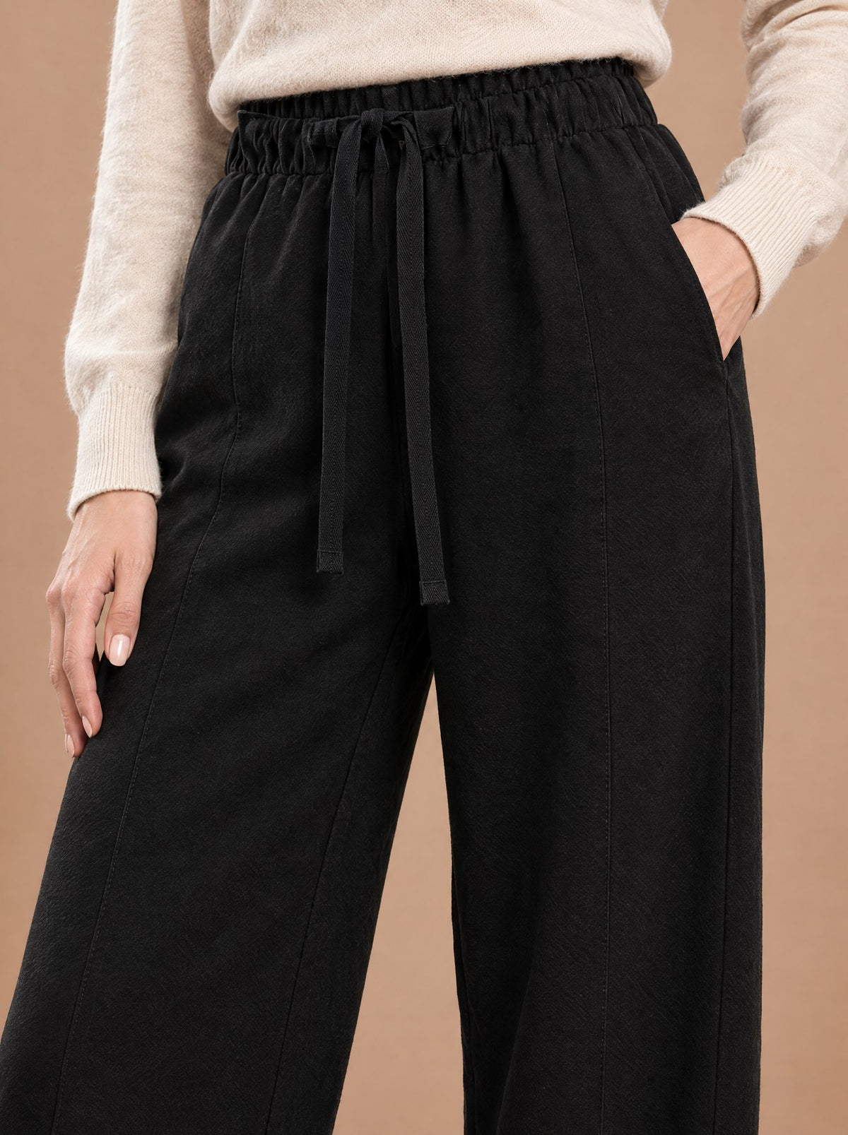 Pantalon Large Noir détail de la taille élastique et du cordon