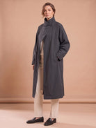 Trench Mi-Long Gris vu de trois-quarts